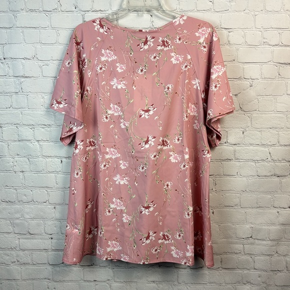 BloomChic Pink Floral Ruffle Sleeve Keyhole Tie Front Top Plus Size 1X - Picture 6 of 6